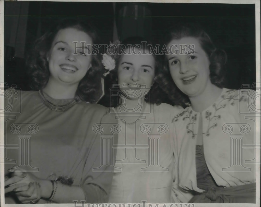 1942 Press Photo Univ of NC L Thomas, A Rose, A Rogers