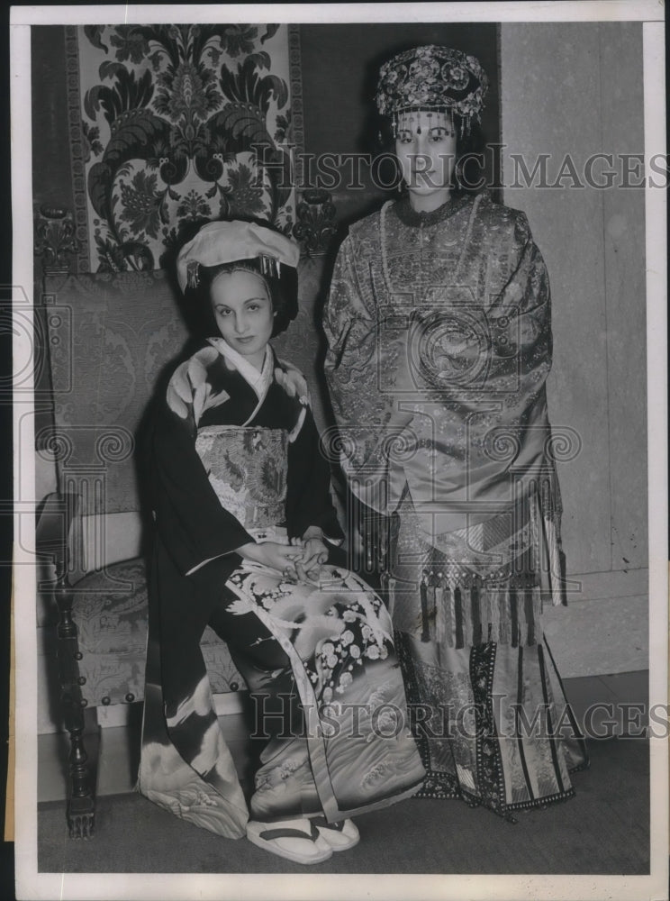 Load image into Gallery viewer, 1937 Press Photo Mrs Gordon B Duval &amp; Miss Nell Duval in kimonos for World Style
