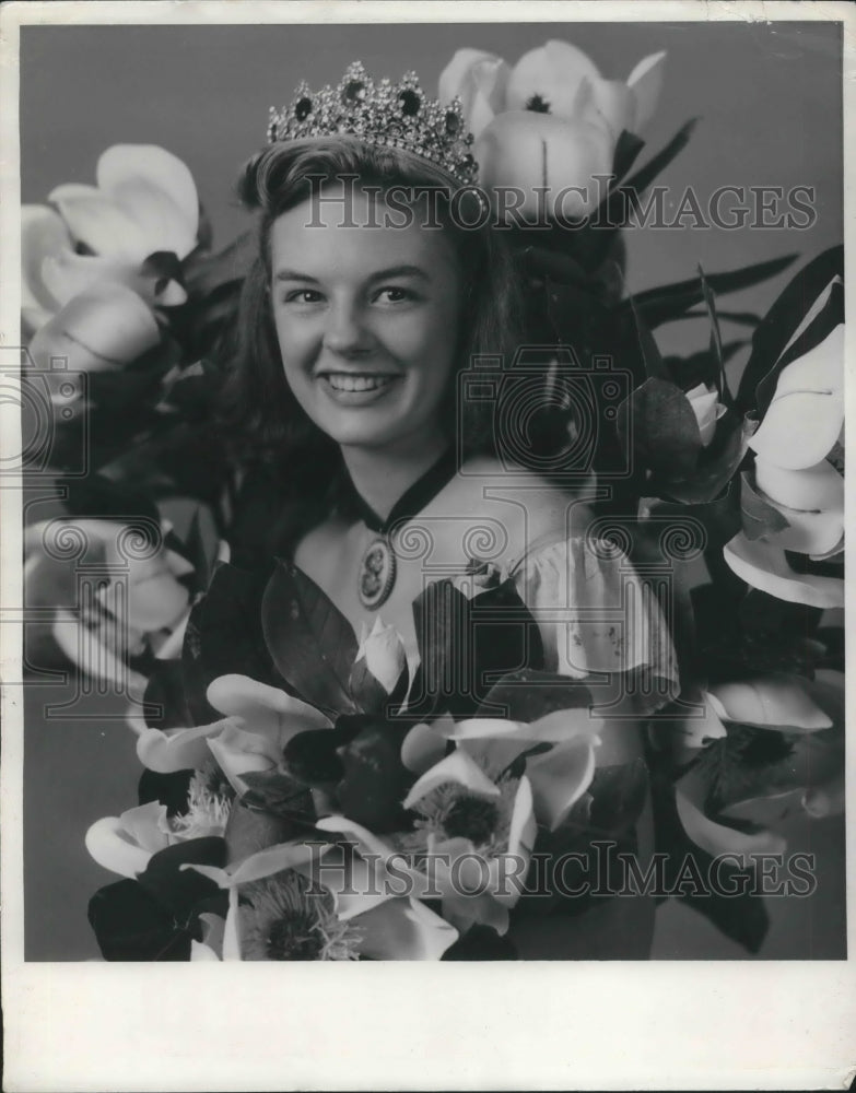 1941 Press Photo Connie Haas chosen Queen of the Magnolias by Kiwanis Intl.