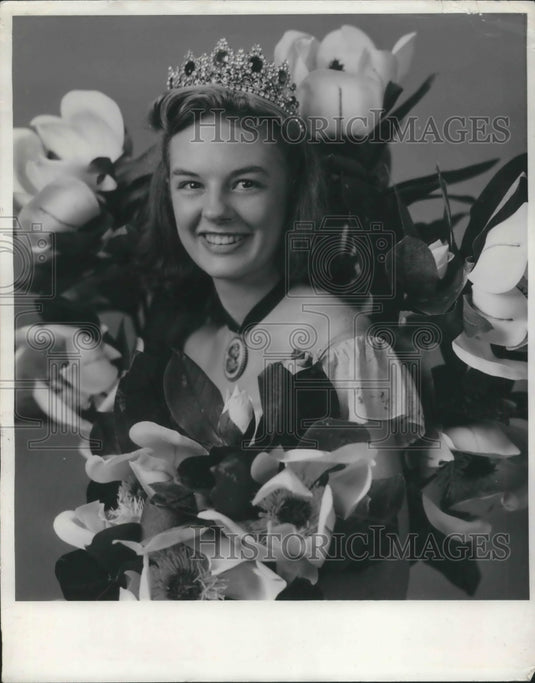 1941 Press Photo Connie Haas chosen Queen of the Magnolias by Kiwanis Intl.