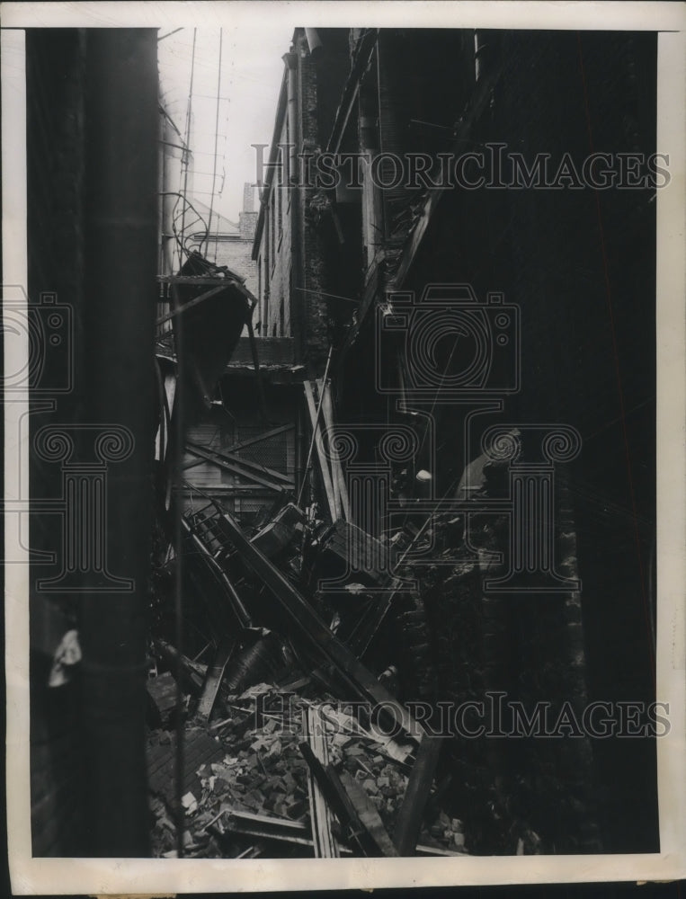 1946 Press Photo Wall collapses following fire at Atlanta , Ga.