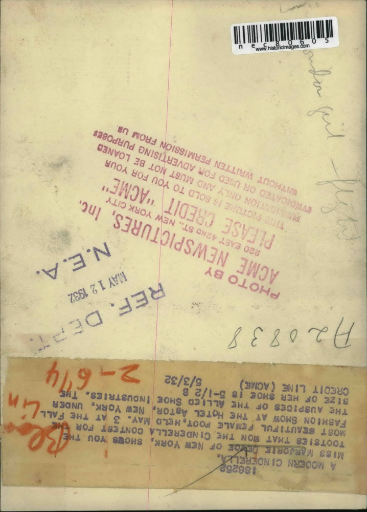 1932 Press Photo Miss Marjorie Dence of NY shows you the tootsies that won