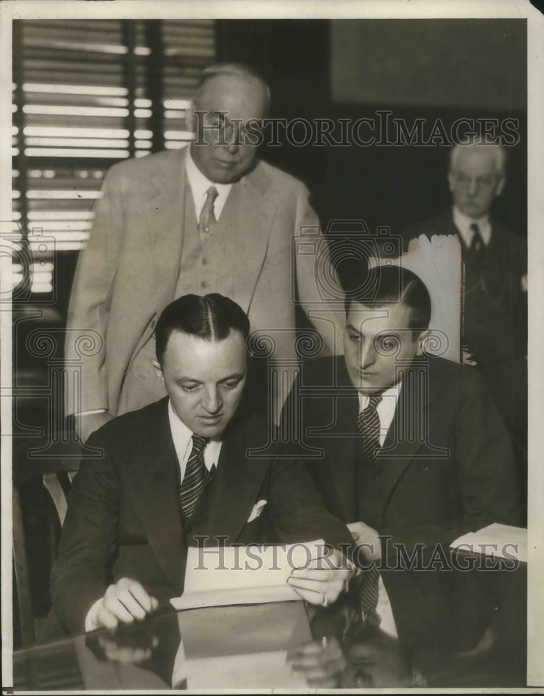 Load image into Gallery viewer, 1931 Press Photo Hyman Martin &amp; attys Wm Minshall, Sam Rosenberg at Pa trial
