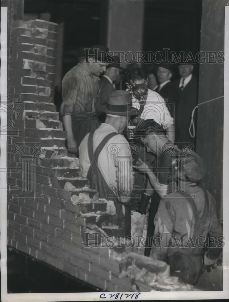 1934 Press Photo Firemen and Rescue workers in Central Cold Storage Plant.