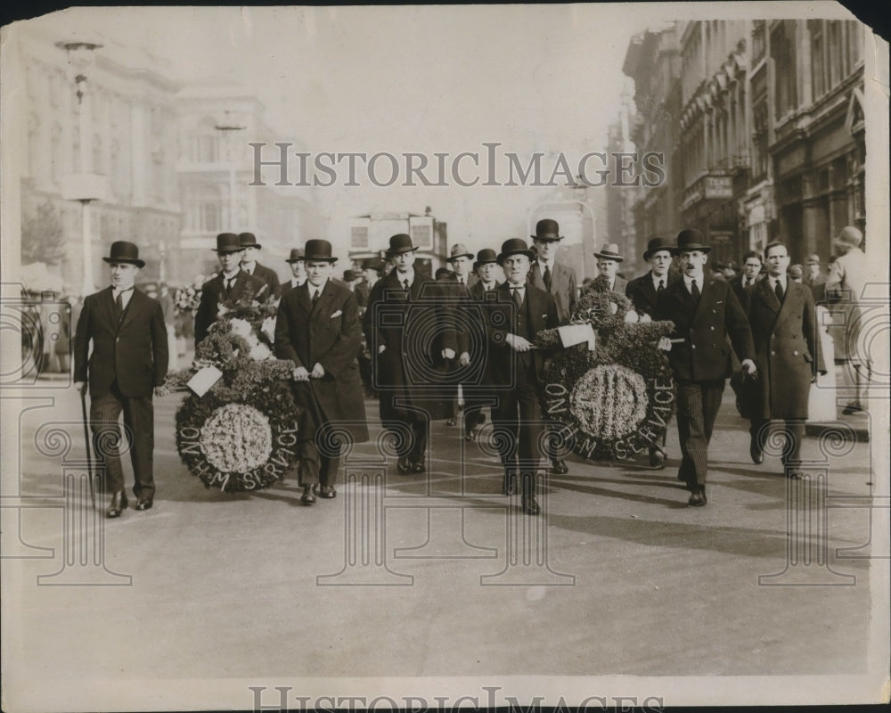 1930 Press Photo H101 Disaster Victims lie in state to receive London Homage