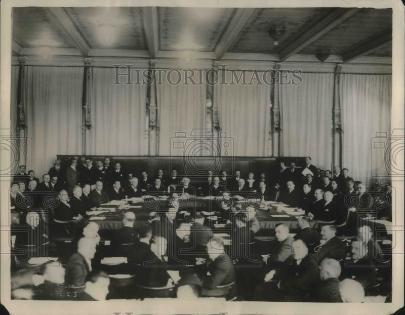 Load image into Gallery viewer, 1932 Press Photo League of Nations meeting at Geneva opening talks
