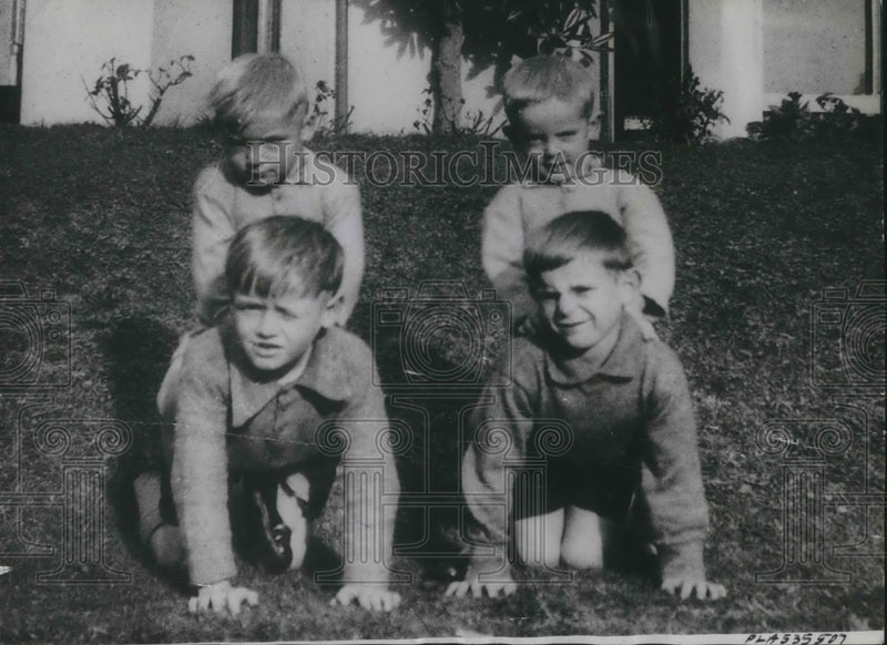 Load image into Gallery viewer, 1939 Press Photo Two sets of Twins children of Officer William J.Jones.
