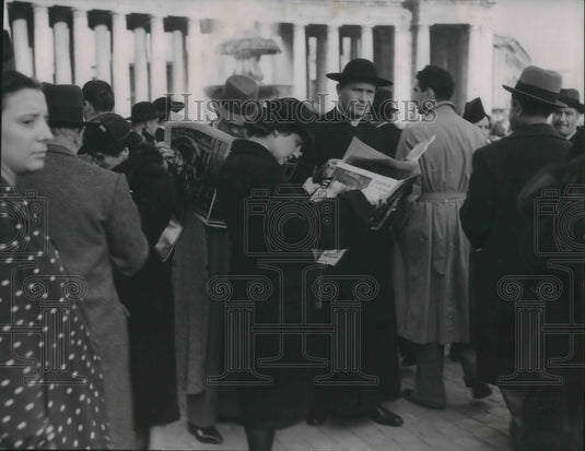 Press Photo St Peters in Rome, 1000's flock pay tribute to Pope Pius XI death