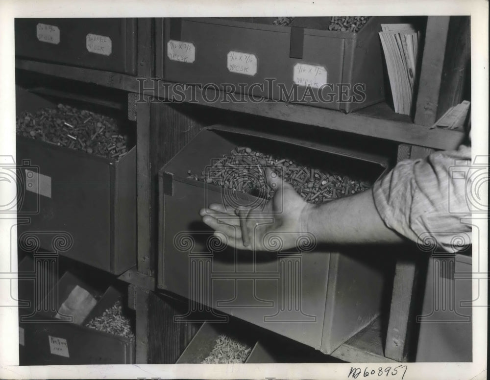 1941 Press Photo SAn Diego, Calif Consolidate Aircraft Co worker & parts