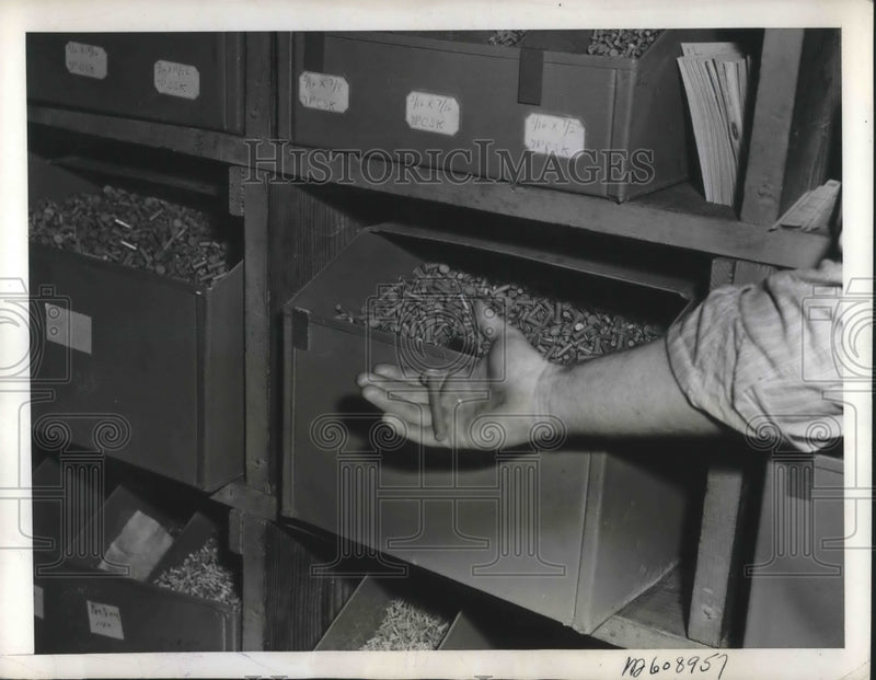 Load image into Gallery viewer, 1941 Press Photo SAn Diego, Calif Consolidate Aircraft Co worker &amp; parts
