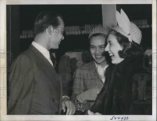 1938 Press Photo NYC Businessman Woolworth Donahue, mom & brother