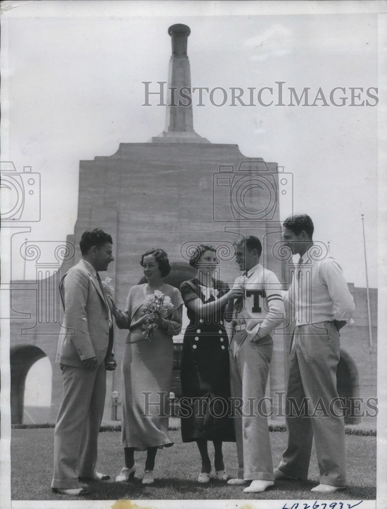 1934 Press Photo LA.Calif USC coeds Coach Sportsman, B Jones,M Adams