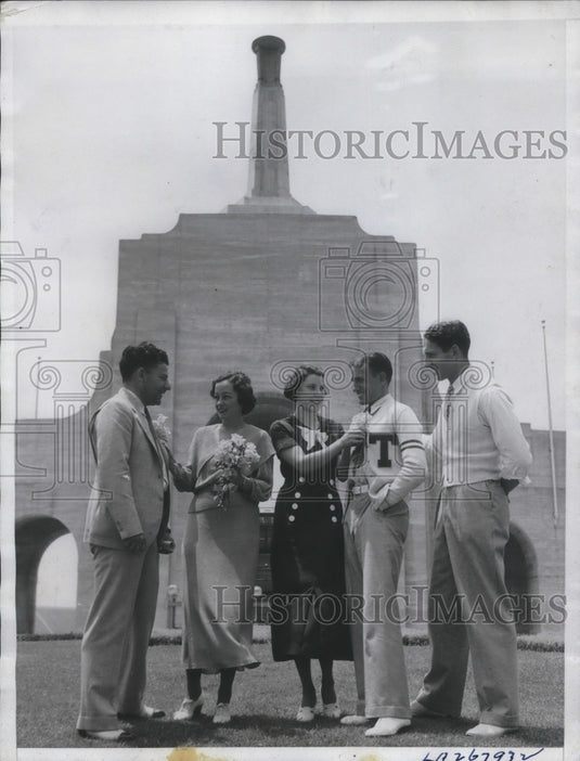 1934 Press Photo LA.Calif USC coeds Coach Sportsman, B Jones,M Adams