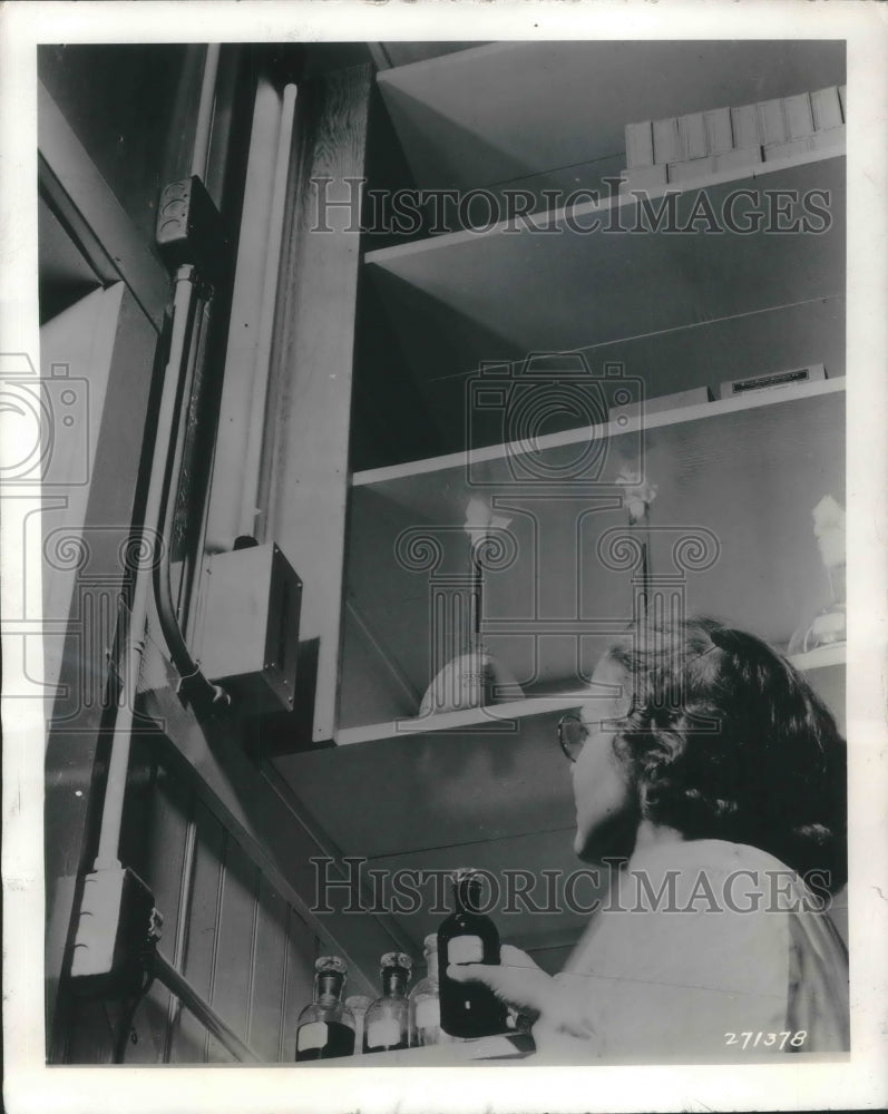 1941 Press Photo Westinghouse ultraviolet lights for plasma