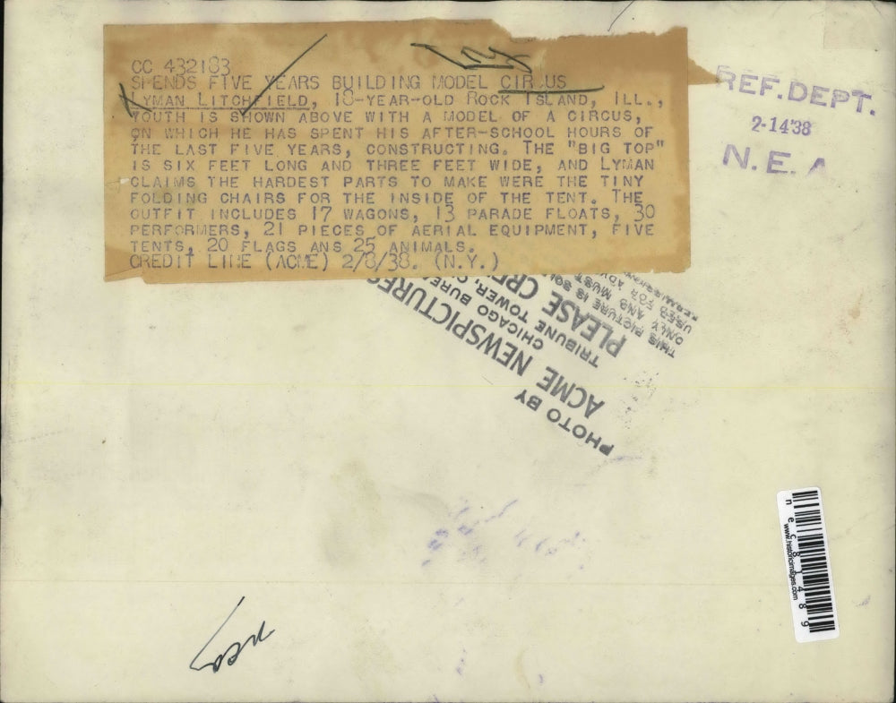 1938 Press Photo Lyman Litchfield & model of circus he built