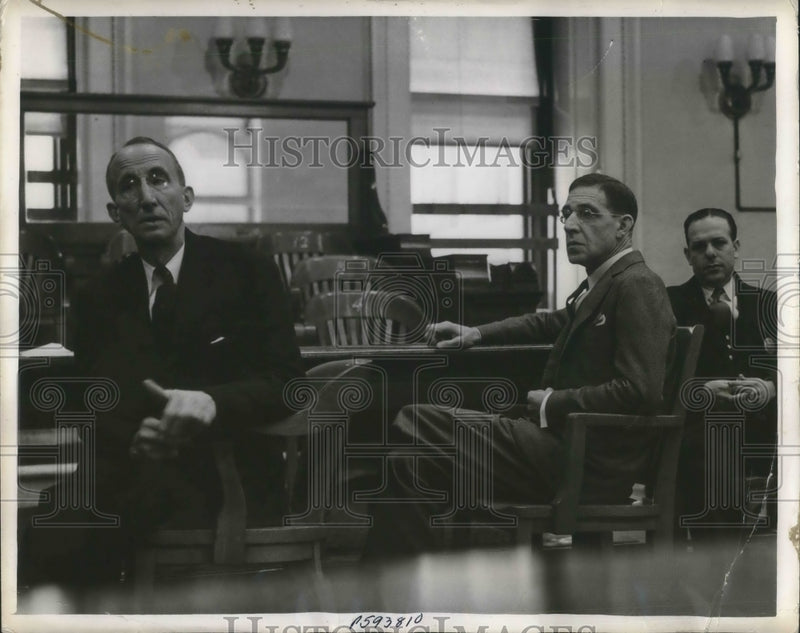 Load image into Gallery viewer, 1941 Press Photo Robert Boltz indicted for embezzling from investors
