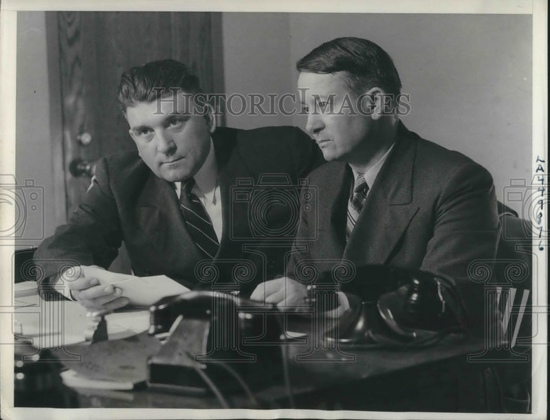Load image into Gallery viewer, 1938 Press Photo LA, Calif Edwin J Lloyd &amp; WI Hammack of Bureau of Prisons
