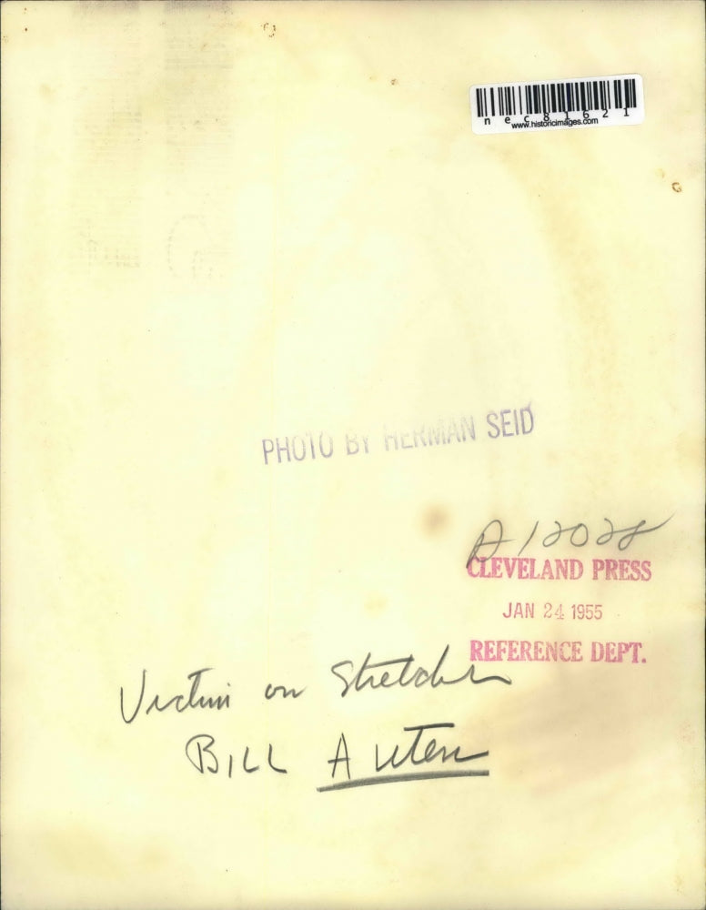 1955 Press Photo Cleveland firemen rescue Bill Auten from a building