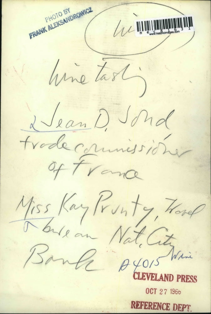 1966 Press Photo Wine tasting Jean D Jond of France & Kay Prunty