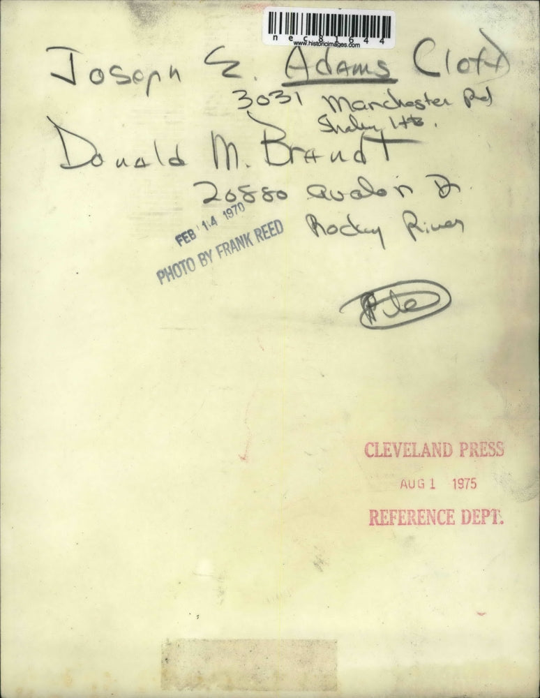 1970 Press Photo Joseph Adams & Donald Brandt holding up a tapestry