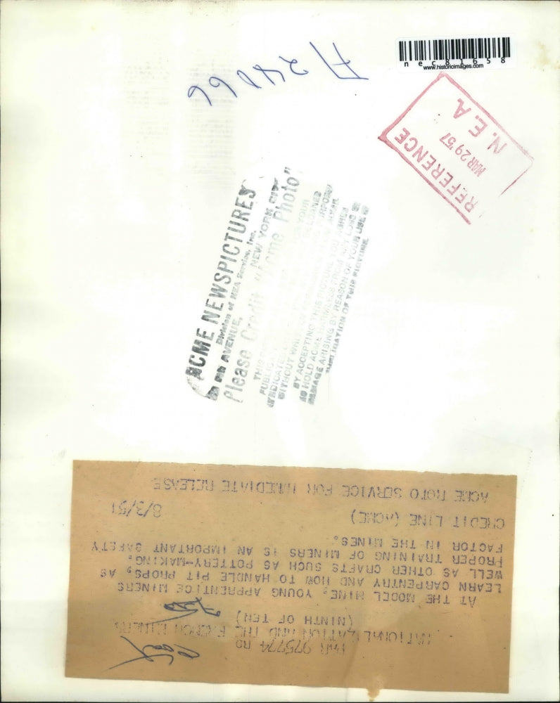 1951 Press Photo Apprentice at model mine learns pit prop techniques