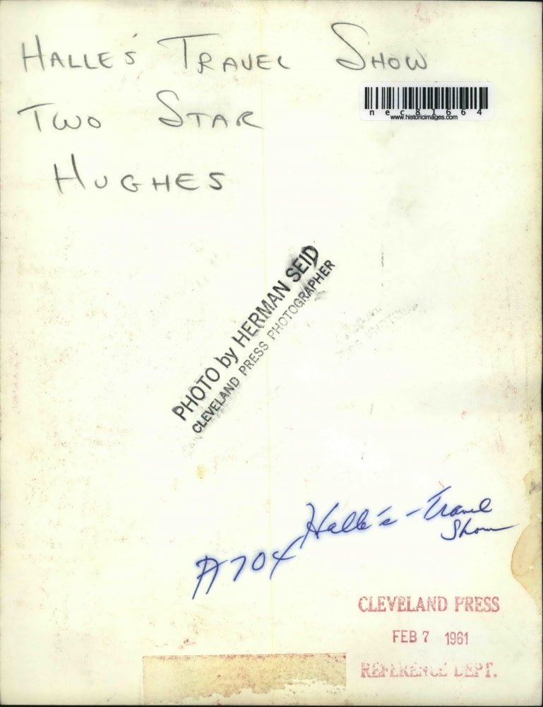 1961 Press Photo Halle's Travel Show & Mrs Hughes in Cleveland