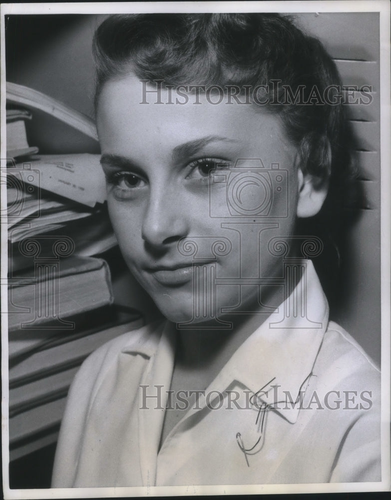 Load image into Gallery viewer, 1959 Press Photo Kay Miller age 15 with new hairstyle
