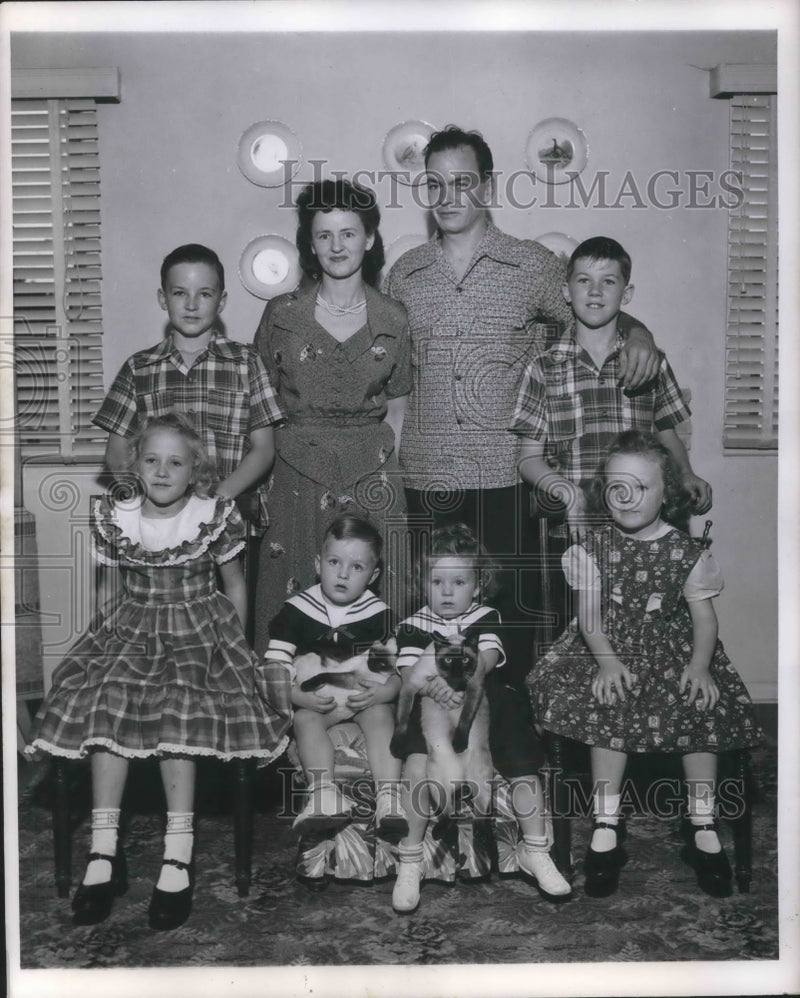 Load image into Gallery viewer, 1950 Press Photo Man &amp; wife &amp; family of 6 children get orphan for 7 child
