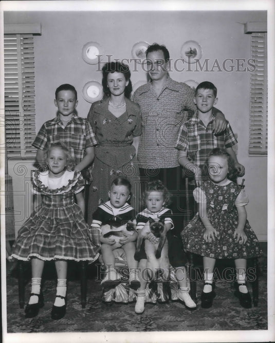 1950 Press Photo Man & wife & family of 6 children get orphan for 7 child