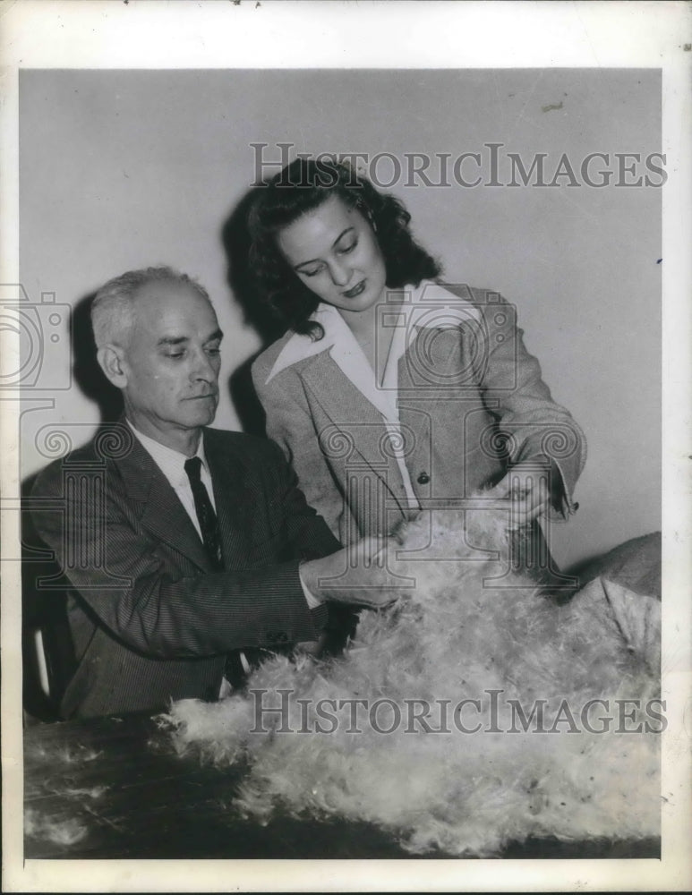 Load image into Gallery viewer, 1943 Press Photo Harry Gunning &amp; Dorothy Brockeay at Soil Conservation office
