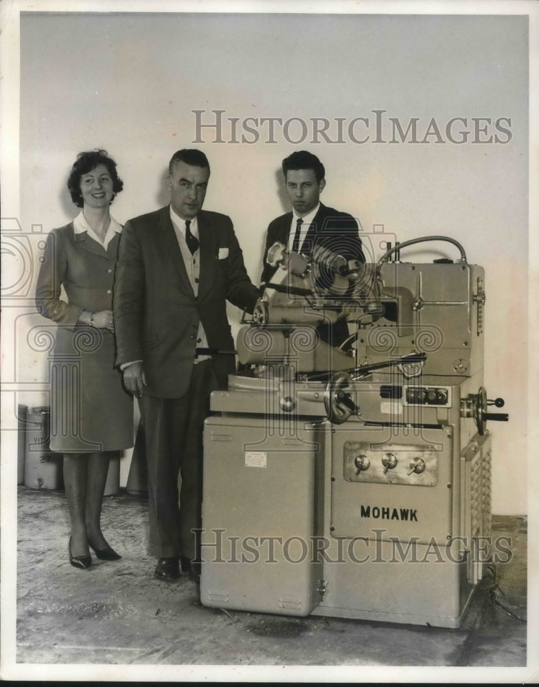 Load image into Gallery viewer, 1953 Press Photo Kay Barry, James McCoy with Mohawk machines
