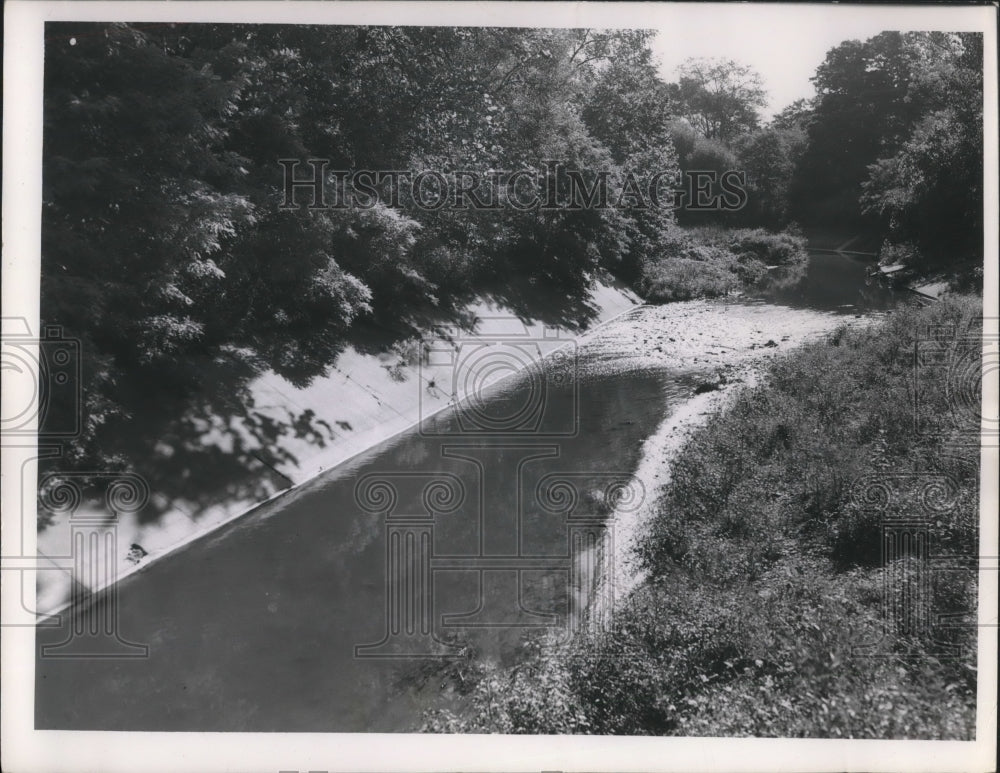 1952 Press Photo Euclid Creek pollution in Cleveland, Ohio