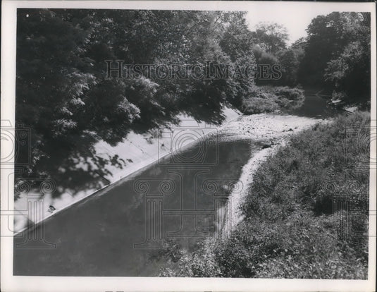 1952 Press Photo Euclid Creek pollution in Cleveland, Ohio