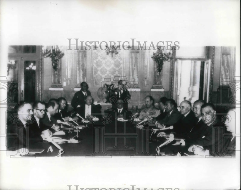 Load image into Gallery viewer, 1970 Press Photo U.A.R President Nasaer and King Hussein of Jordan
