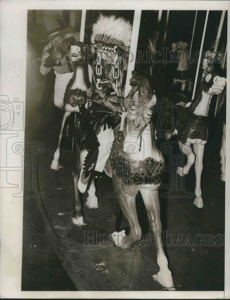 Load image into Gallery viewer, 1935 Press Photo Bill Gee &amp; Mary Lambert at Oklahoma Picnic in Washington DC
