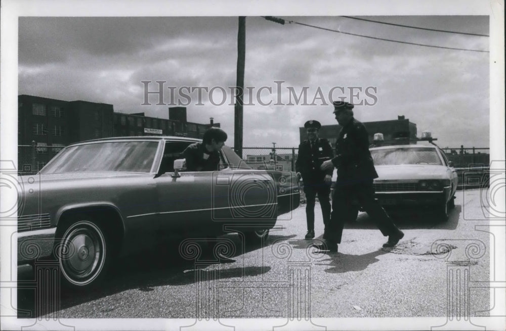 1970 Press Photo A kid being arrexted by Cleveland police