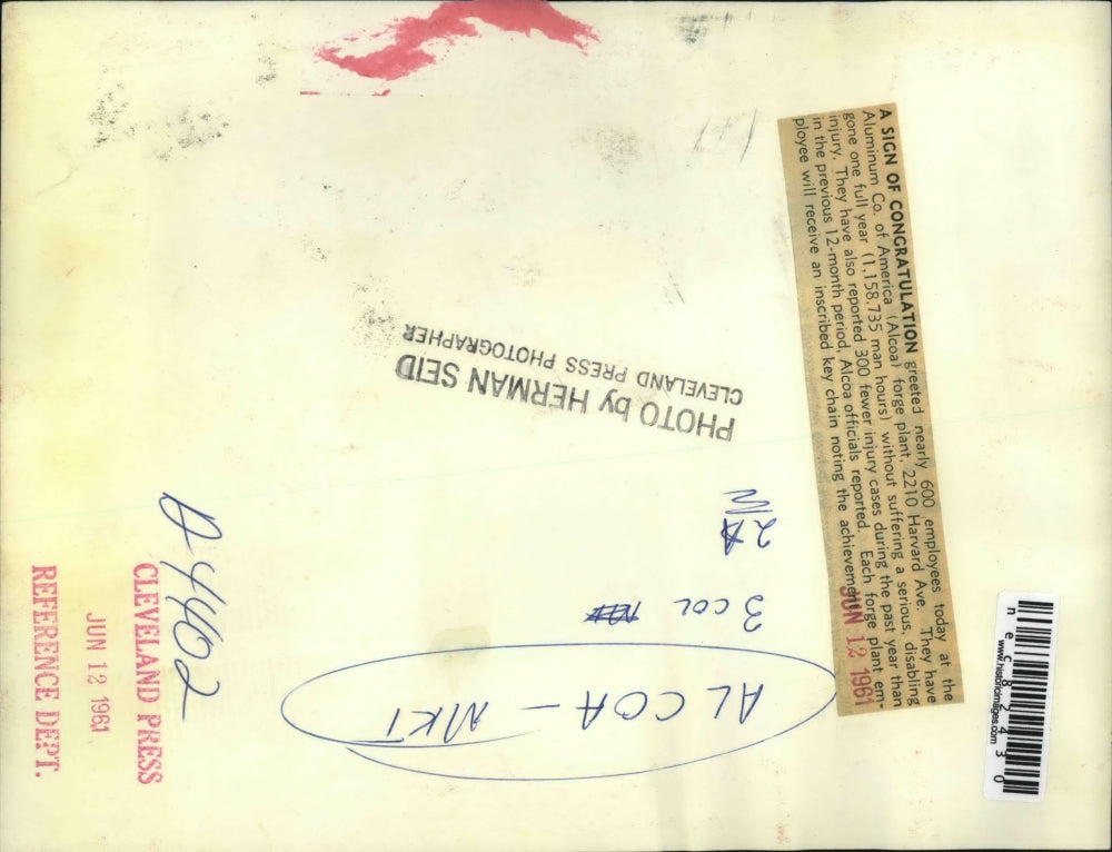 1961 Press Photo The workers of Alcoa are congratulated as they went a whole