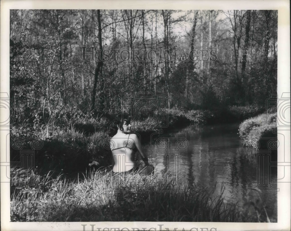 1948 Press Photo Nicole Parent swims in the River Fure