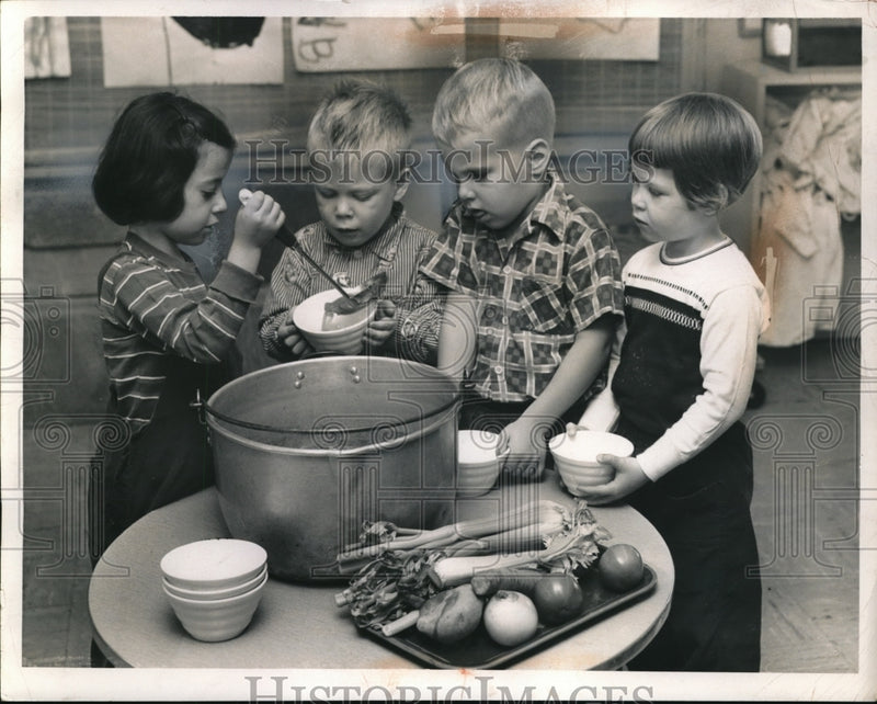 Load image into Gallery viewer, 1958 Press Photo Barbara Rodriguez, David Fletcher, Billy Brockman, Wendy Johns

