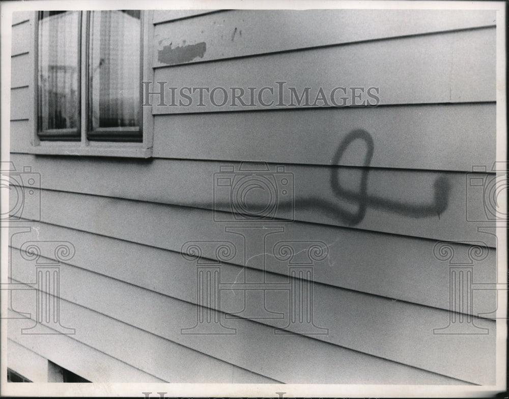 1964 Press Photo Yellow Paint on Exterior Home of Donald Golby