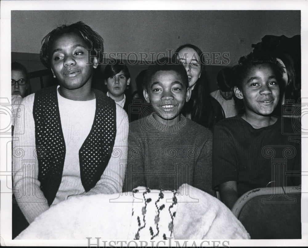 1969 Press Photo Lynn, Steven and Michell, Rush of Singing Angels