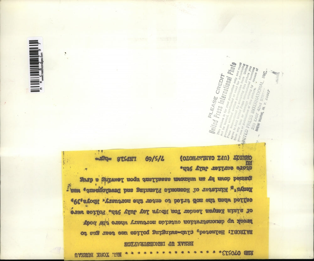 1969 Press Photo Tom Mboya slain Kenyan leader has protestors outside his grave