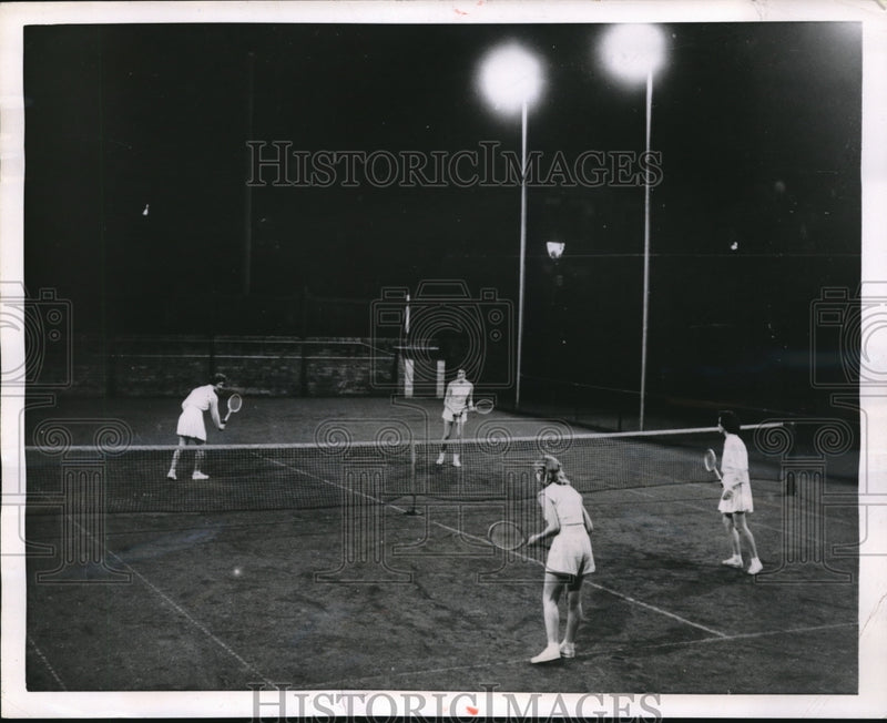 Load image into Gallery viewer, 1955 Press Photo Meter Lights allow for night matches at Queens Park Tennis Club
