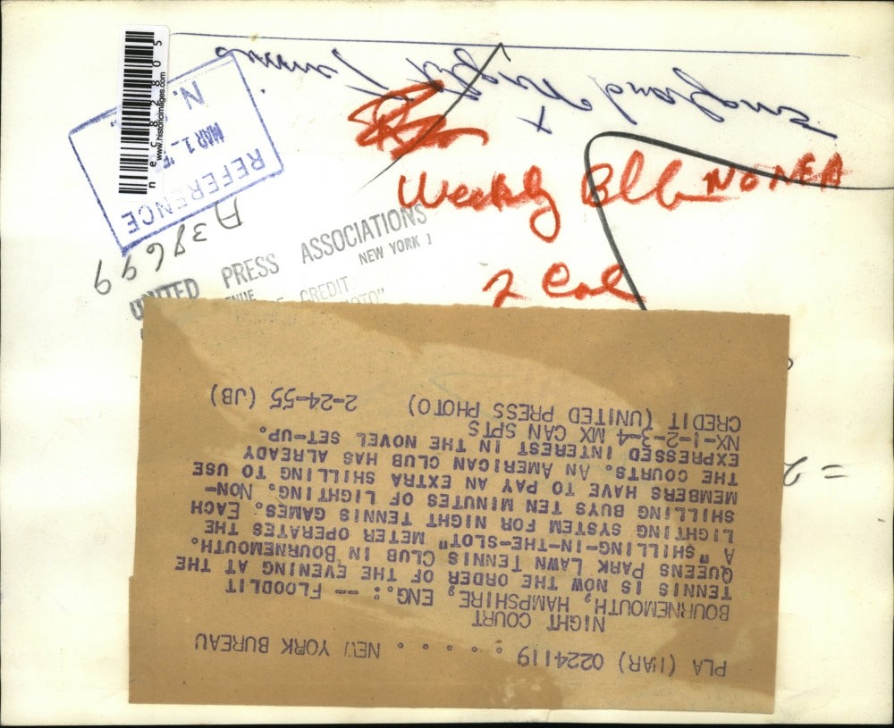 1955 Press Photo Meter Lights allow for night matches at Queens Park Tennis Club