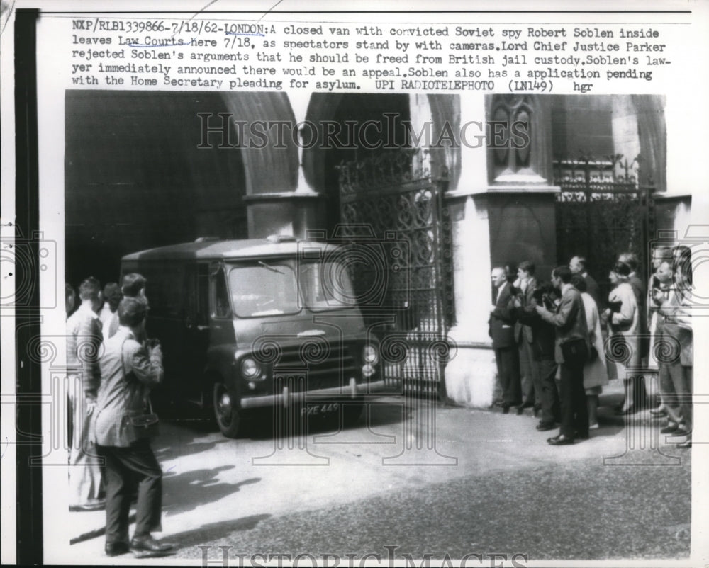 1962 Press Photo Robert Soblen, Soviet Spy in Closed Van Leaving Law Courts