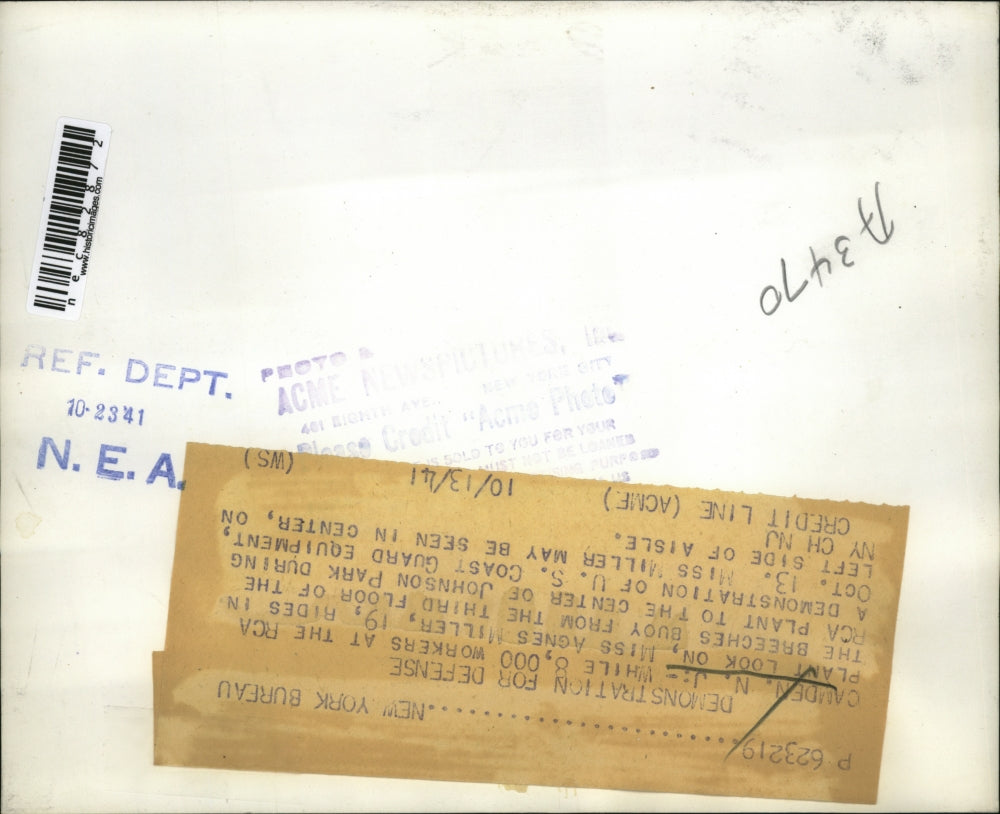 1941 Press Photo Agnes Miller and RCA Workers Watch Demonstration US Coast Guard