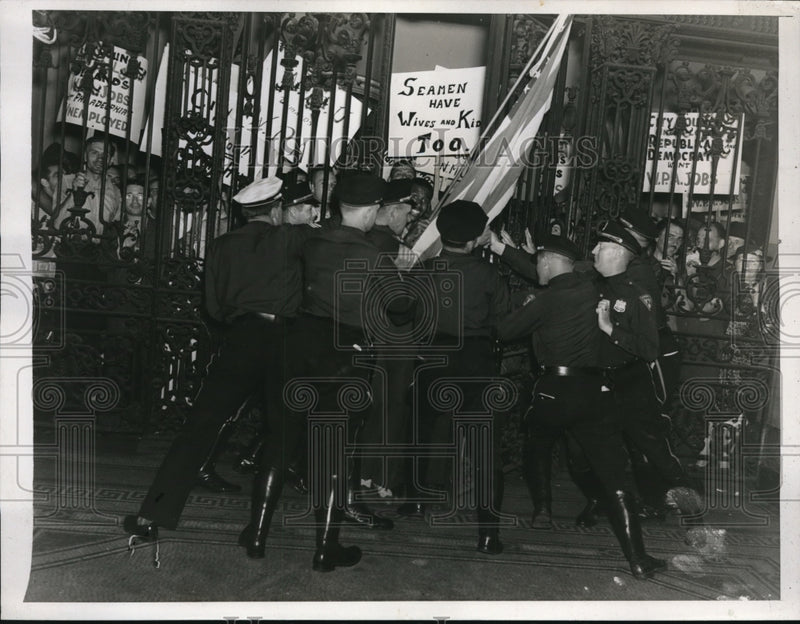 Load image into Gallery viewer, 1938 Press Photo Eight Policemen Attempt to Guard City Councel in Philadelphia
