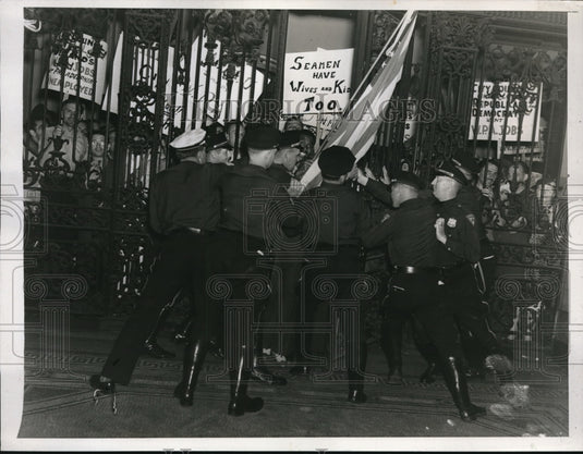 1938 Press Photo Eight Policemen Attempt to Guard City Councel in Philadelphia