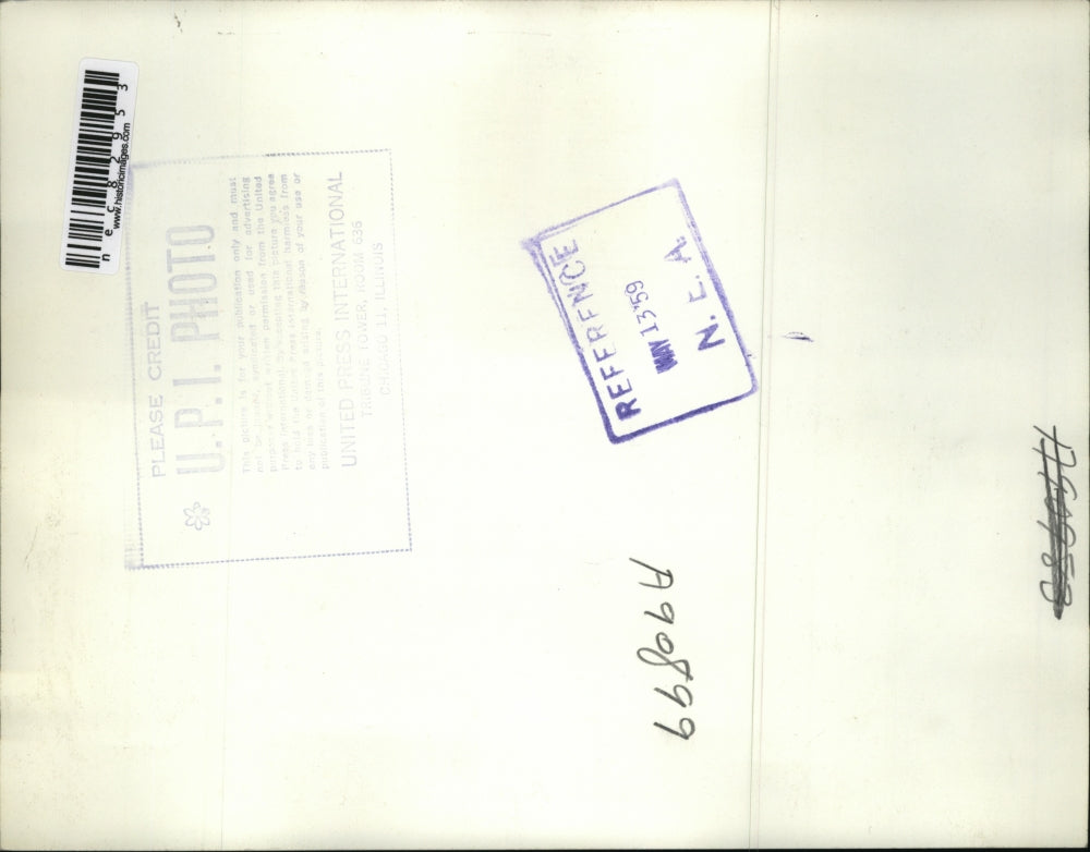 1959 Press Photo Louise Gschwend kisses hubby Walter as Doug Harrison looks on