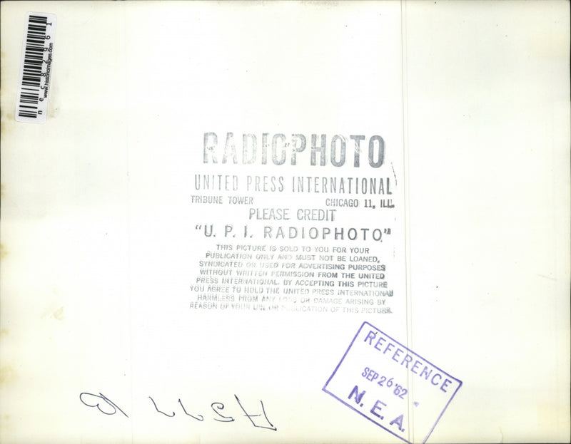 Load image into Gallery viewer, 1961 Press Photo East Berlin cops dismantle water tower used for escape to west
